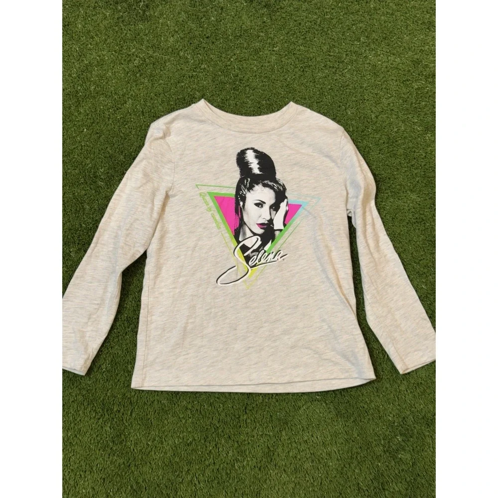 Selena Quintanilla Kids Girls Medium Long Sleeve Gray Graphic Shirt Como La Flor